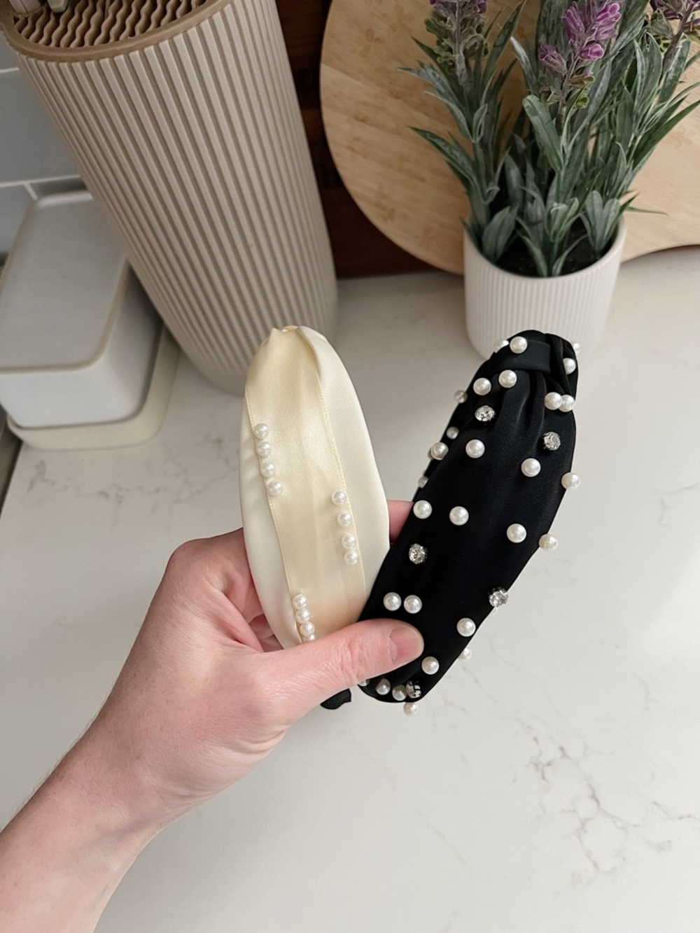 • 2 pearl headbands •
